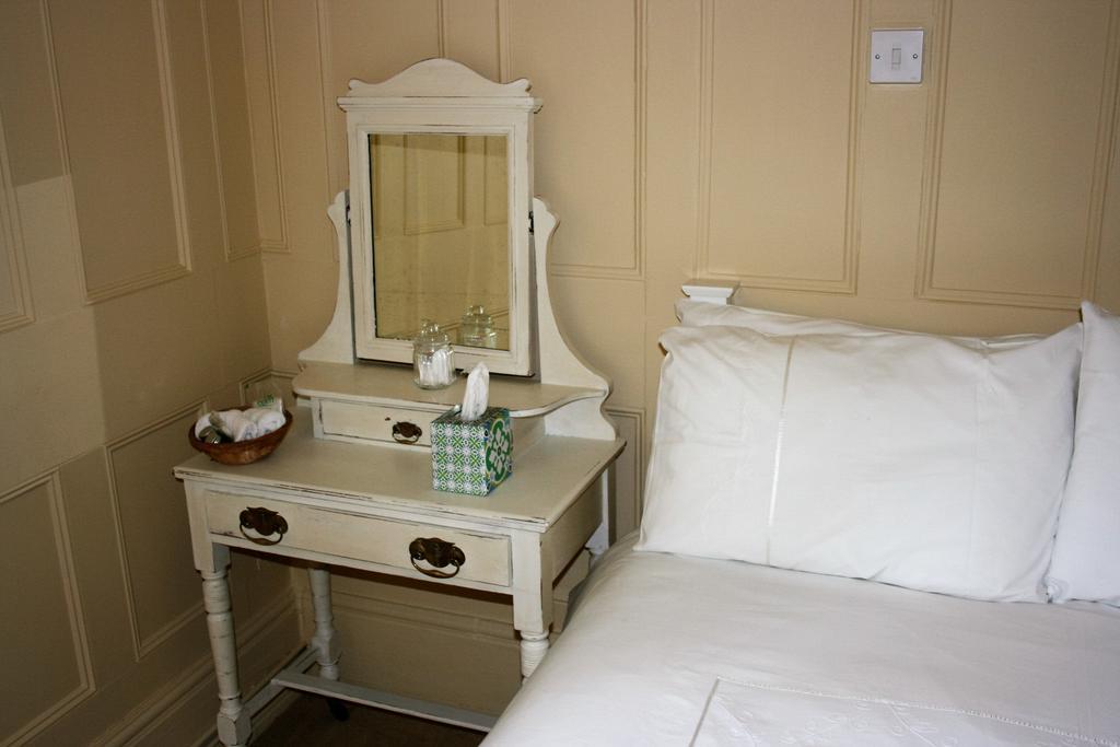 The Bark House Hotel Tiverton  Bagian luar foto
